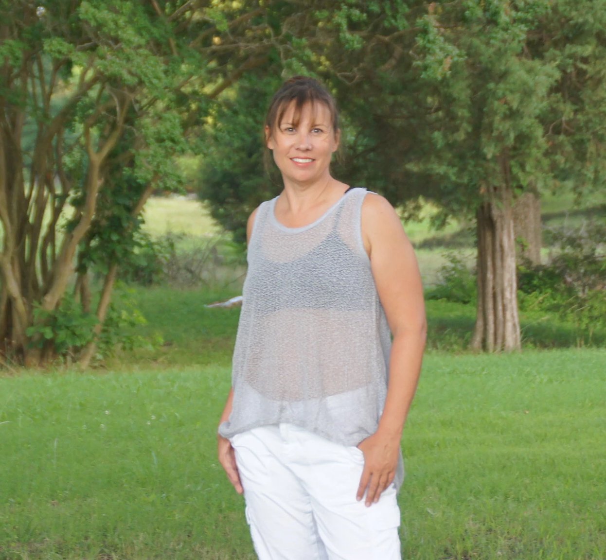 gray mesh tank